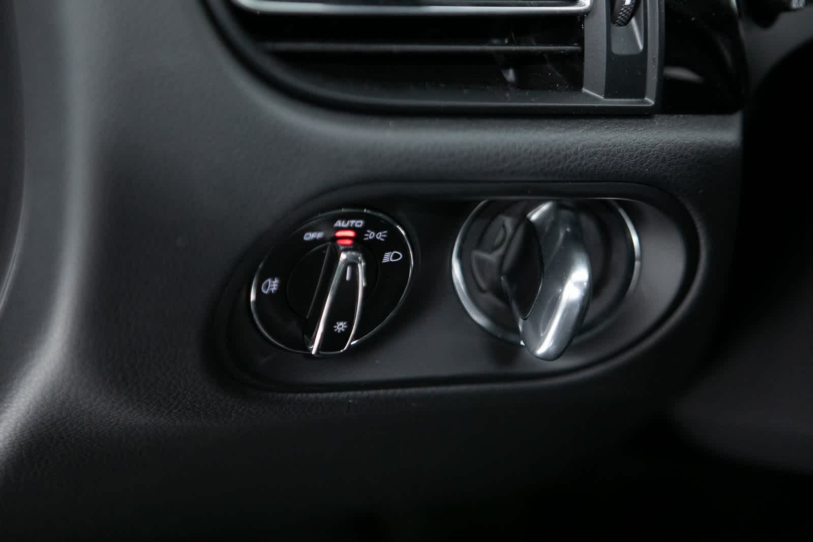 Thumbnail: 2025 Porsche Macan - 20