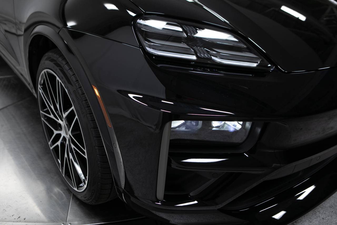 Thumbnail: 2026 Porsche Macan - 12