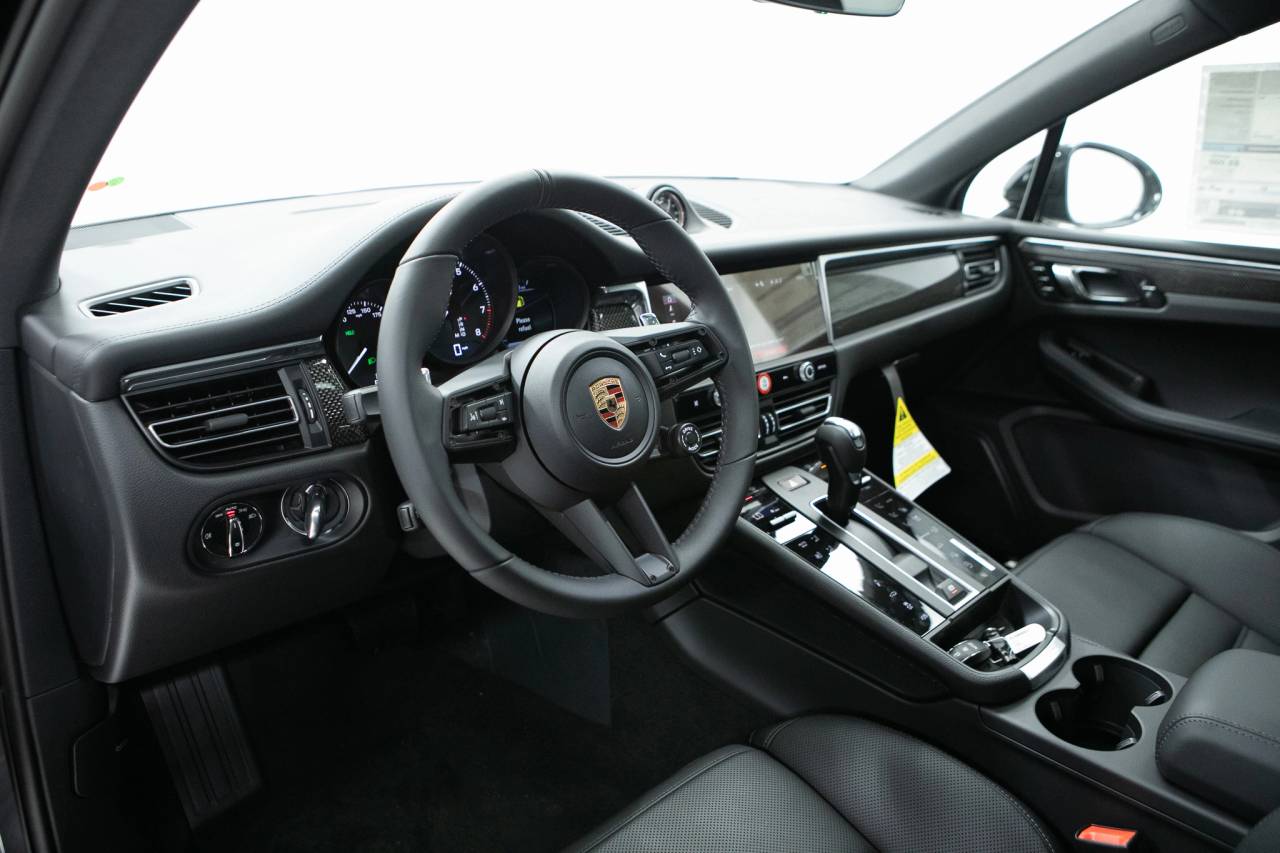 Thumbnail: 2026 Porsche Macan - 4