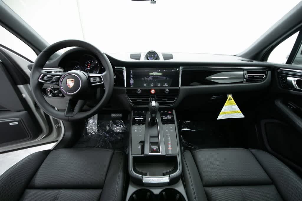 Thumbnail: 2025 Porsche Macan - 13