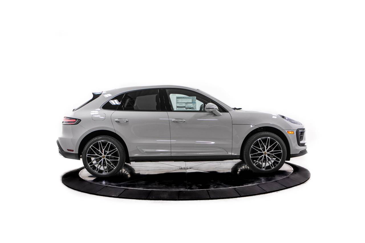 Thumbnail: 2026 Porsche Macan - 8