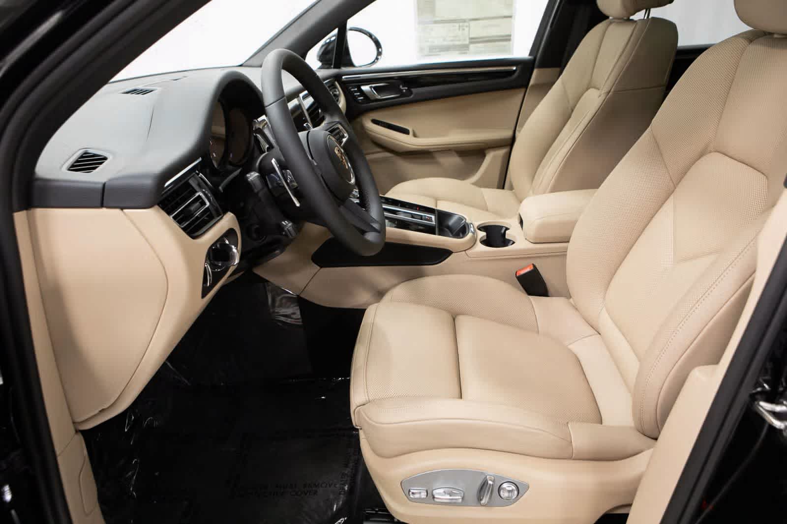 Thumbnail: 2026 Porsche Macan - 23