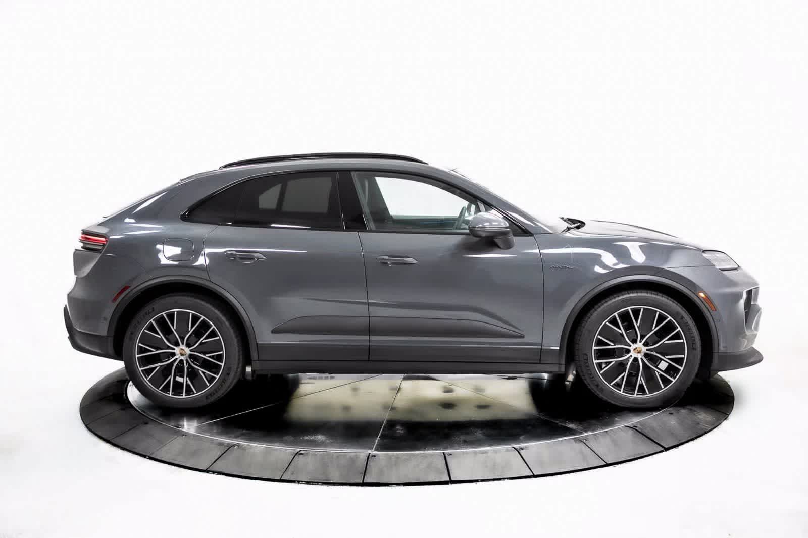 Thumbnail: 2025 Porsche Macan - 8