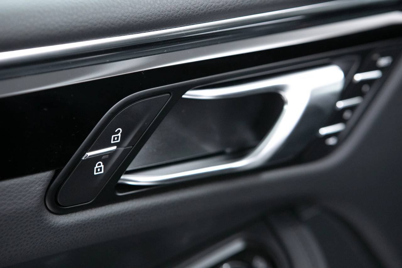 Thumbnail: 2026 Porsche Macan - 24