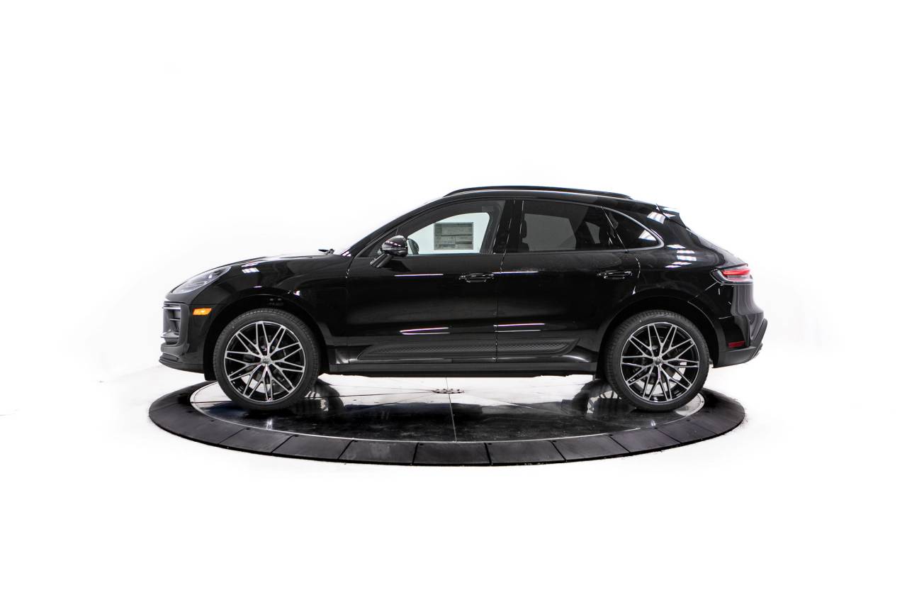 2026 Porsche Macan T photo 2