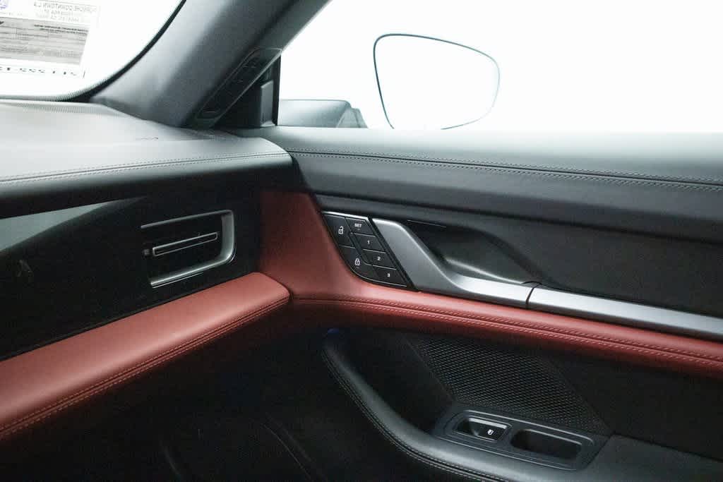 Thumbnail: 2025 Porsche Taycan - 23