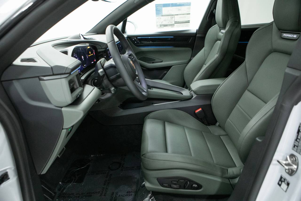 Thumbnail: 2026 Porsche Macan - 22