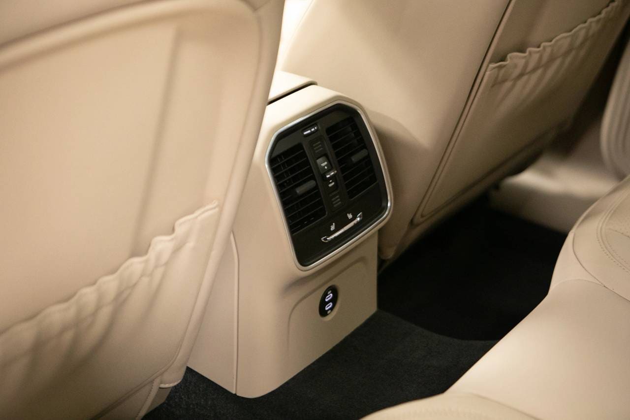 Thumbnail: 2026 Porsche Macan - 37