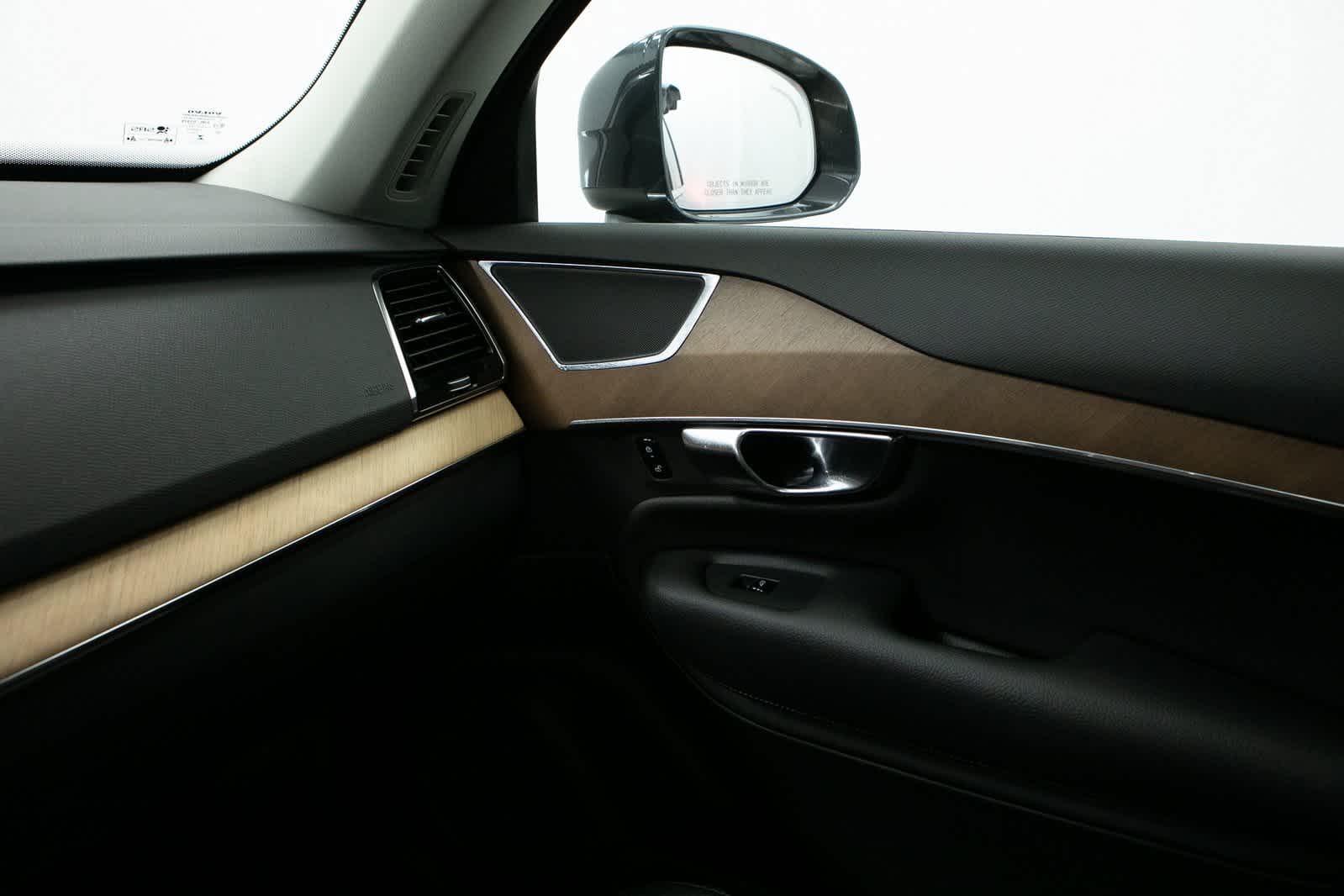 Thumbnail: 2022 Volvo XC90 - 25