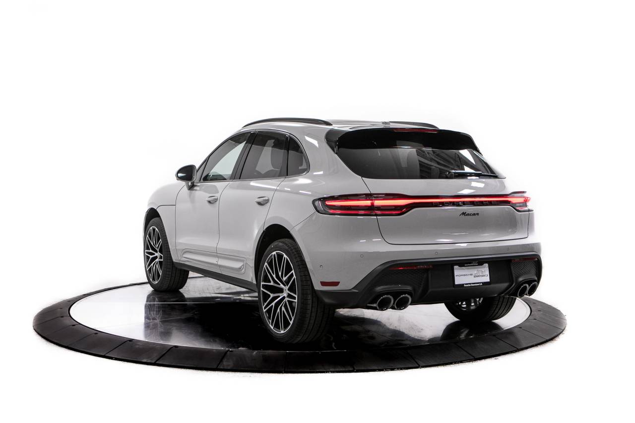 Thumbnail: 2026 Porsche Macan - 3