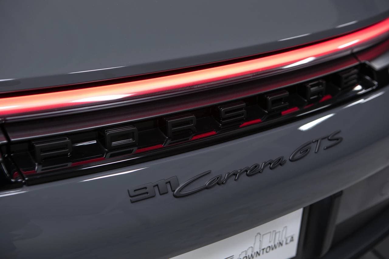 Thumbnail: 2026 Porsche 911 - 15