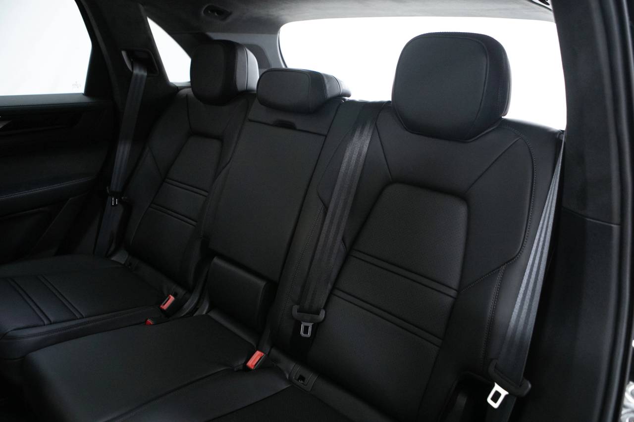 Thumbnail: 2026 Porsche Cayenne - 39