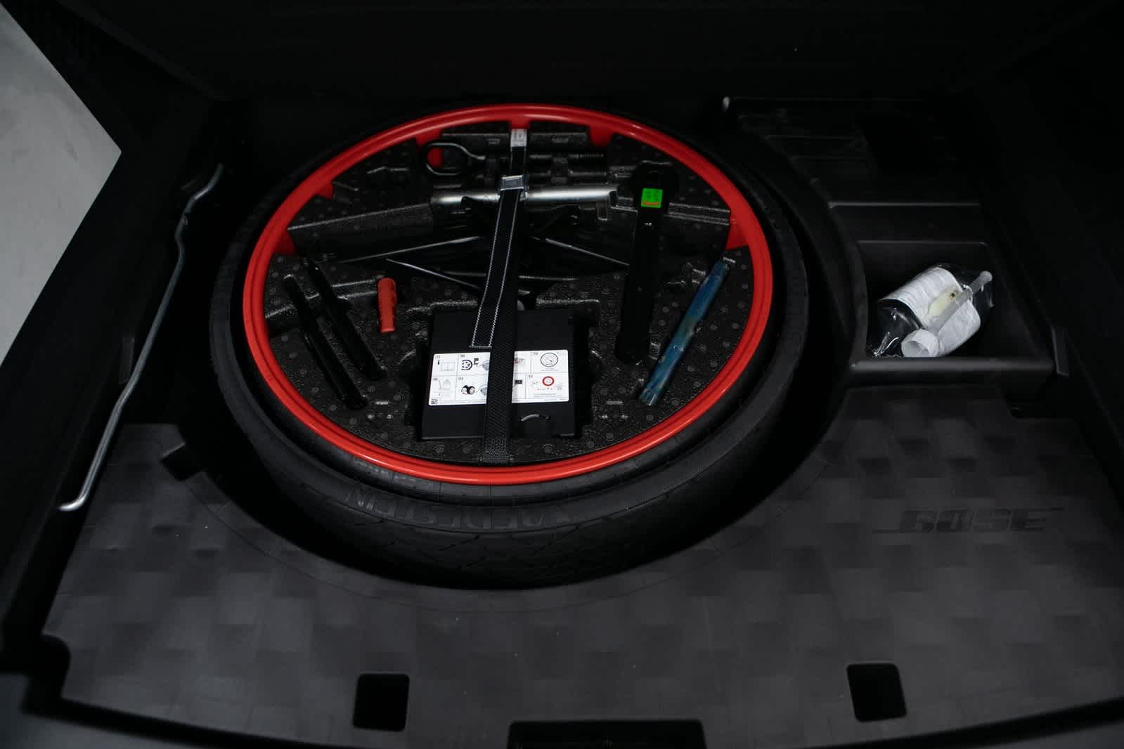 Thumbnail: 2023 Porsche Cayenne - 32