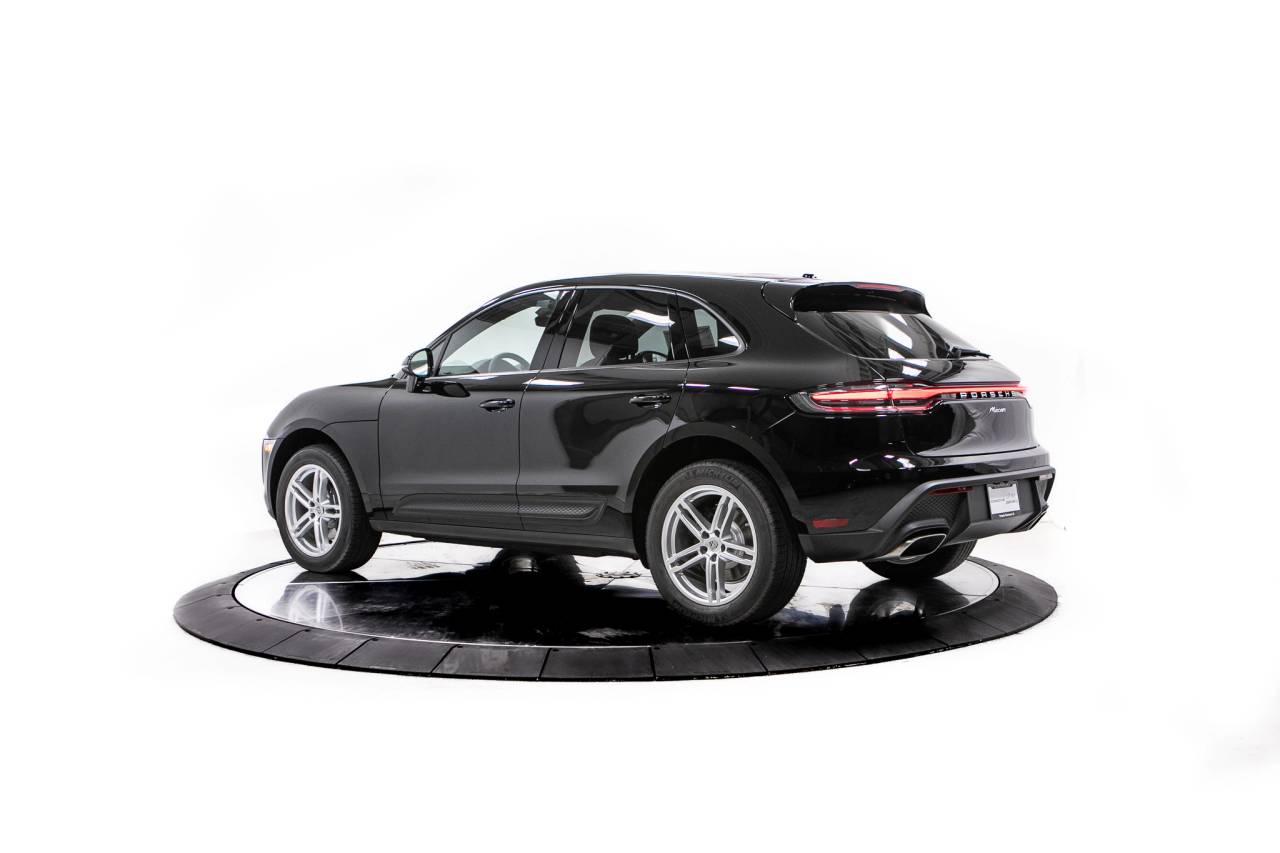 2026 Porsche Macan T photo 3