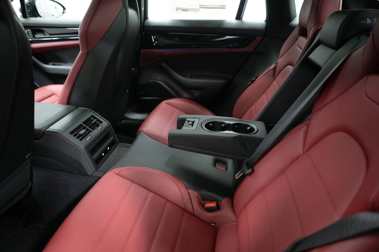 Thumbnail: 2026 Porsche Panamera - 36