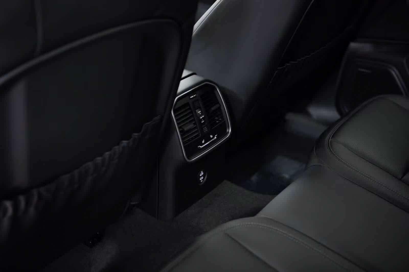 Thumbnail: 2026 Porsche Macan - 36