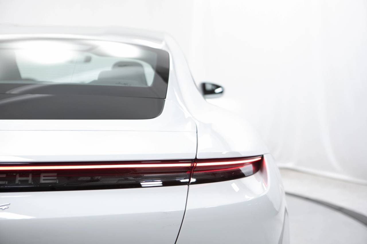 Thumbnail: 2026 Porsche Taycan - 17