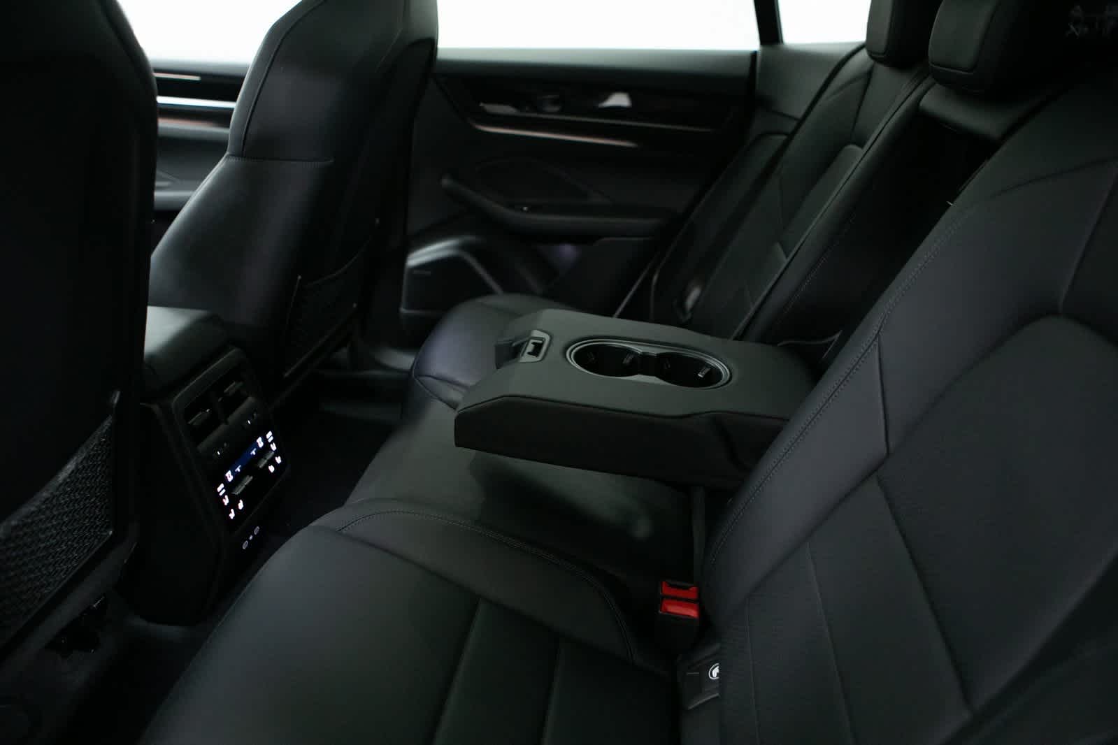 Thumbnail: 2025 Porsche Macan - 28