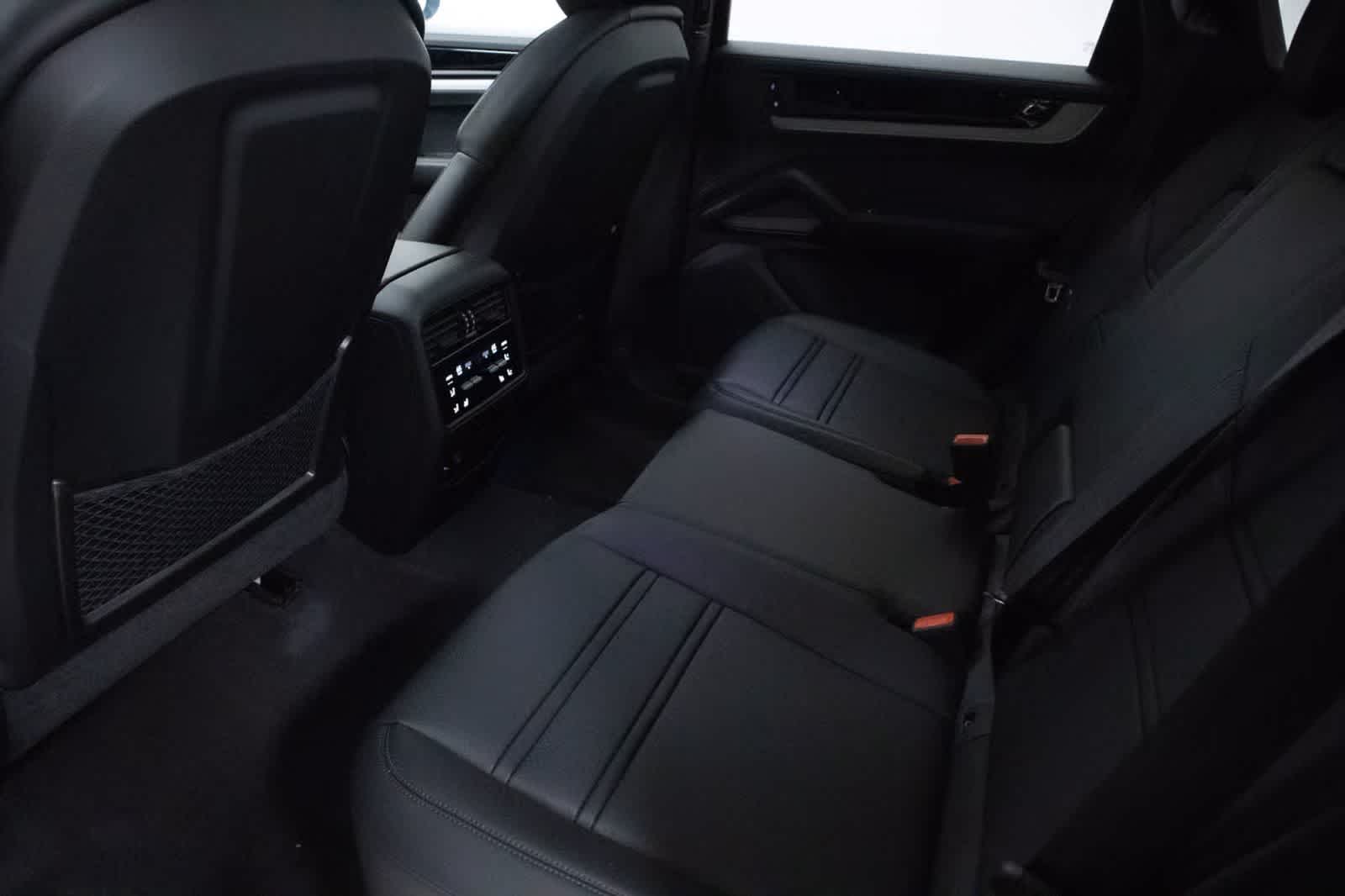 Thumbnail: 2025 Porsche Cayenne - 32