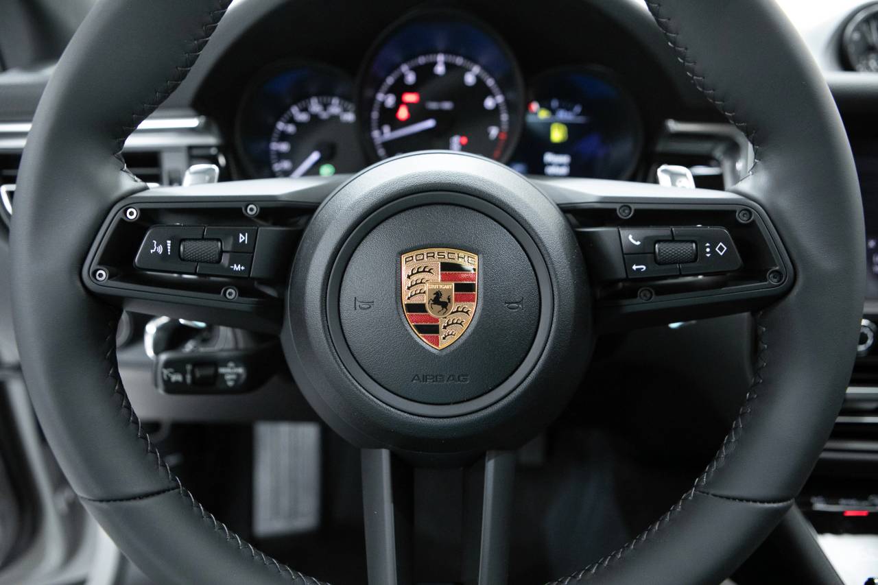 Thumbnail: 2026 Porsche Macan - 20