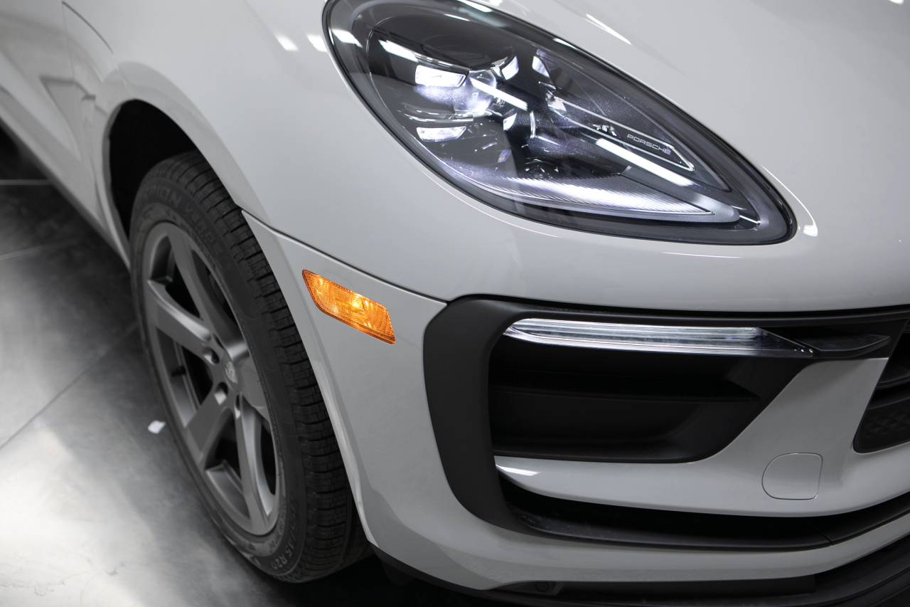 Thumbnail: 2026 Porsche Macan - 12