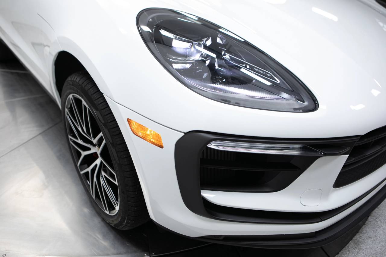 Thumbnail: 2026 Porsche Macan - 12