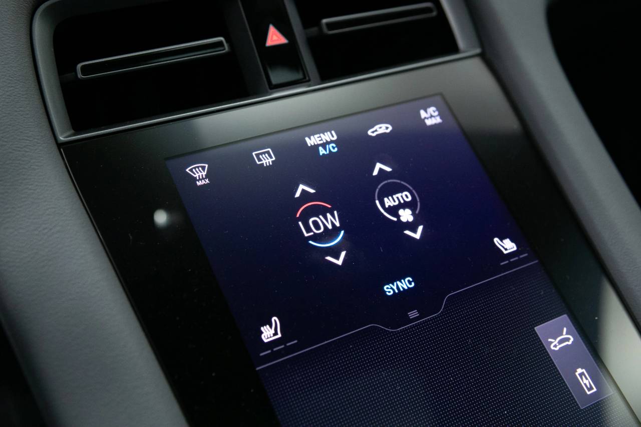 Thumbnail: 2025 Porsche Taycan - 27