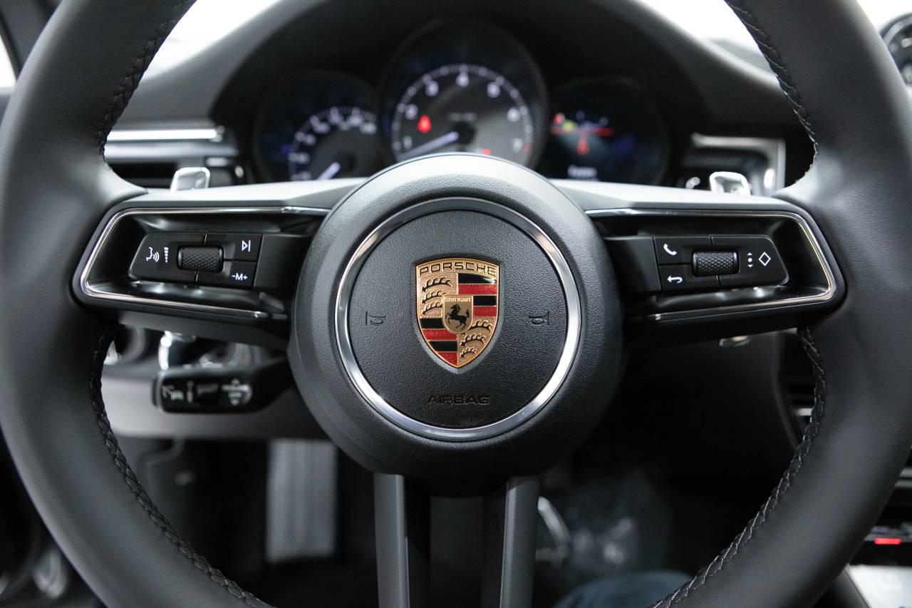 Thumbnail: 2026 Porsche Macan - 21