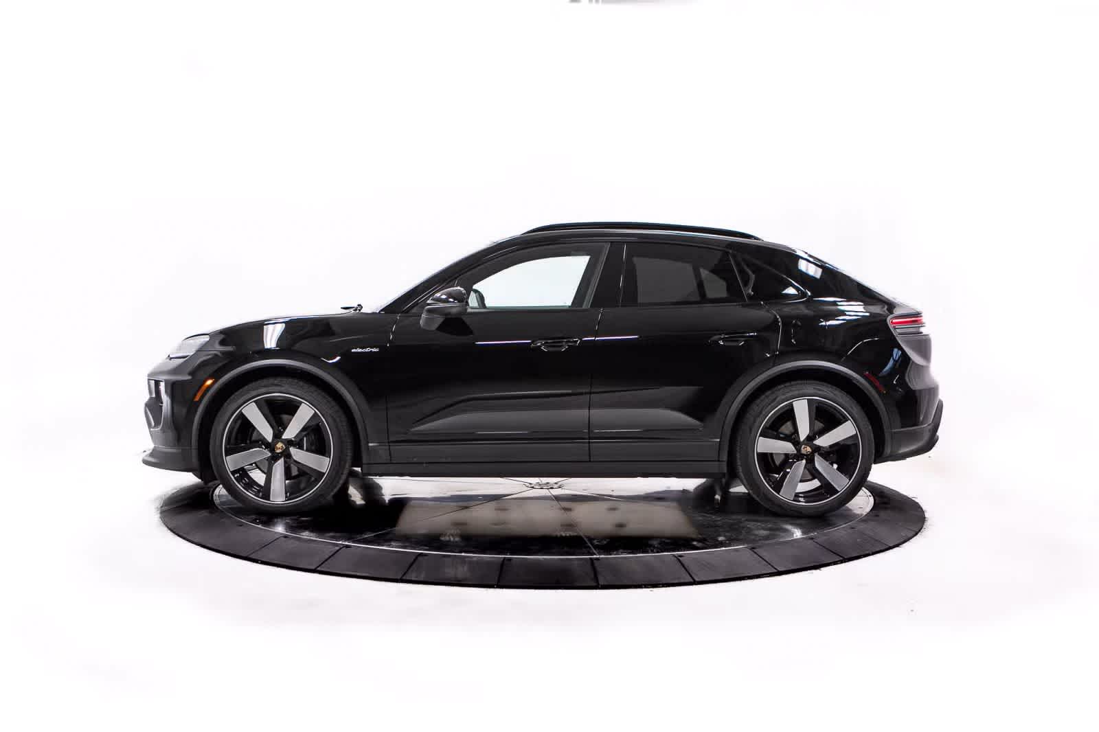 Thumbnail: 2025 Porsche Macan - 2