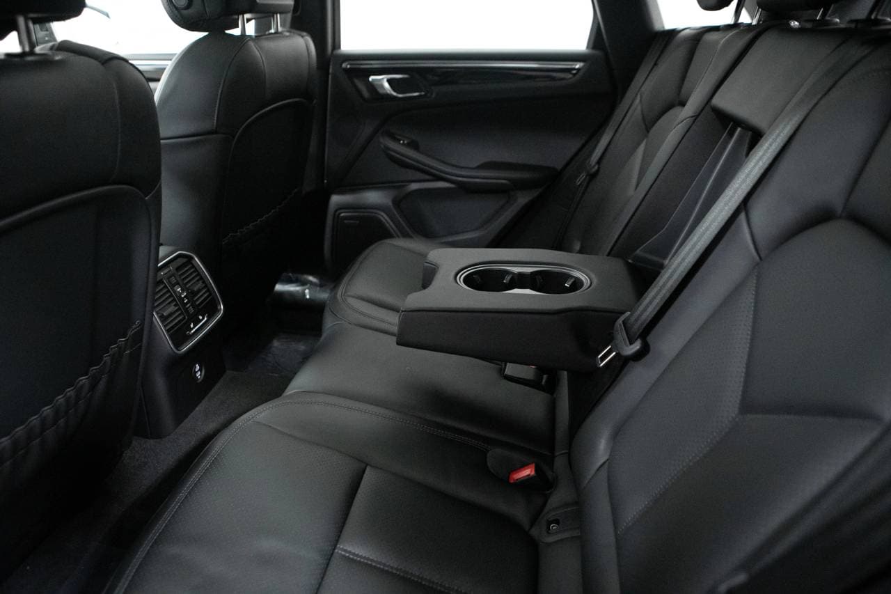 Thumbnail: 2026 Porsche Macan - 36