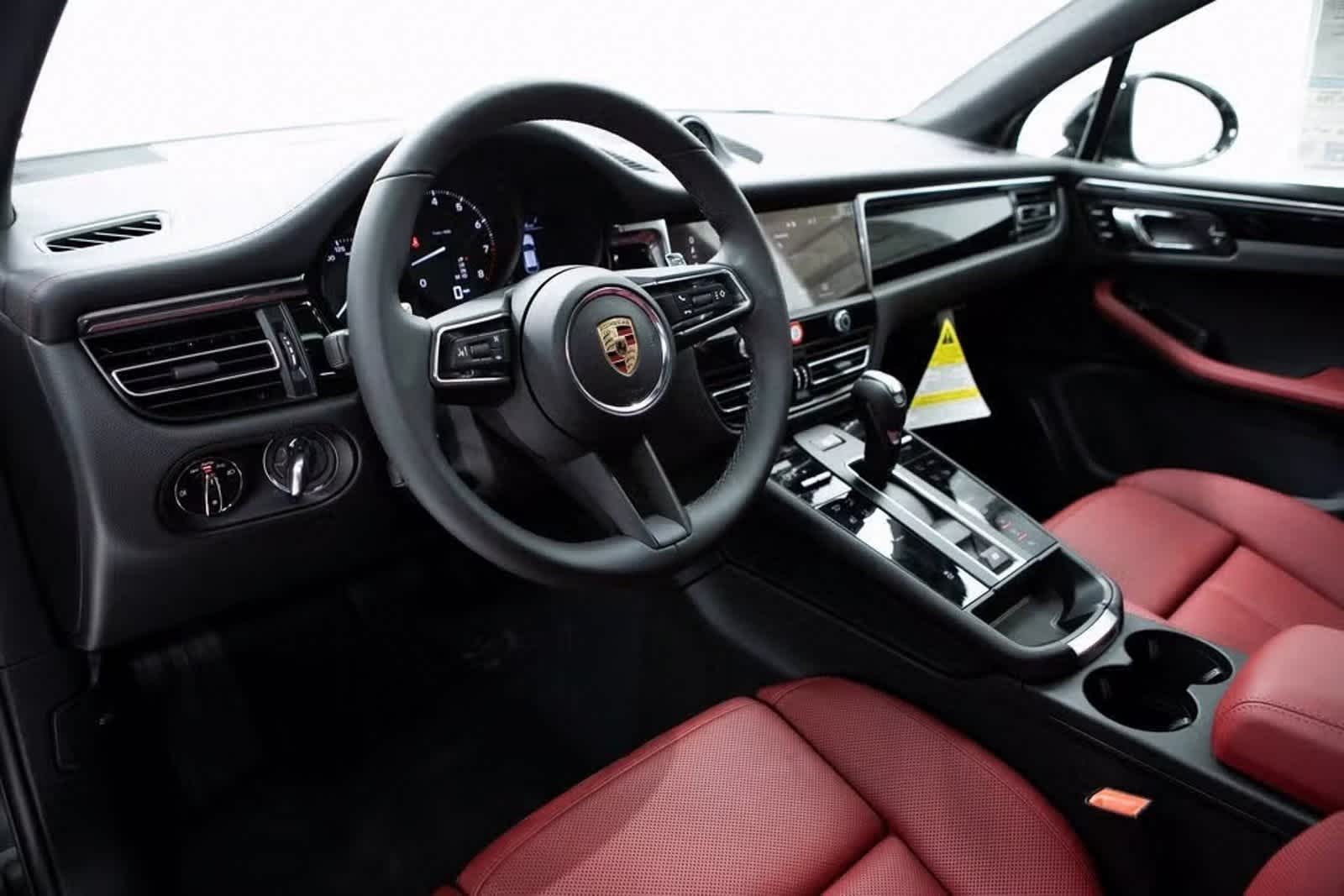 Thumbnail: 2025 Porsche Macan - 4