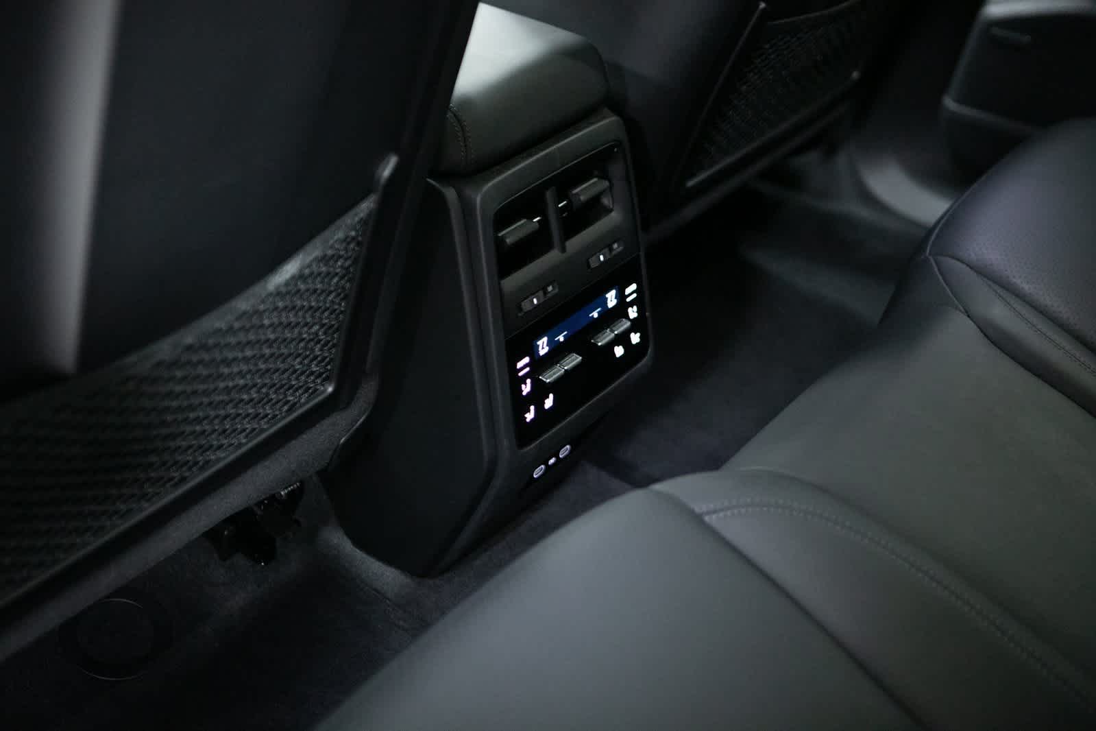 Thumbnail: 2025 Porsche Macan - 27