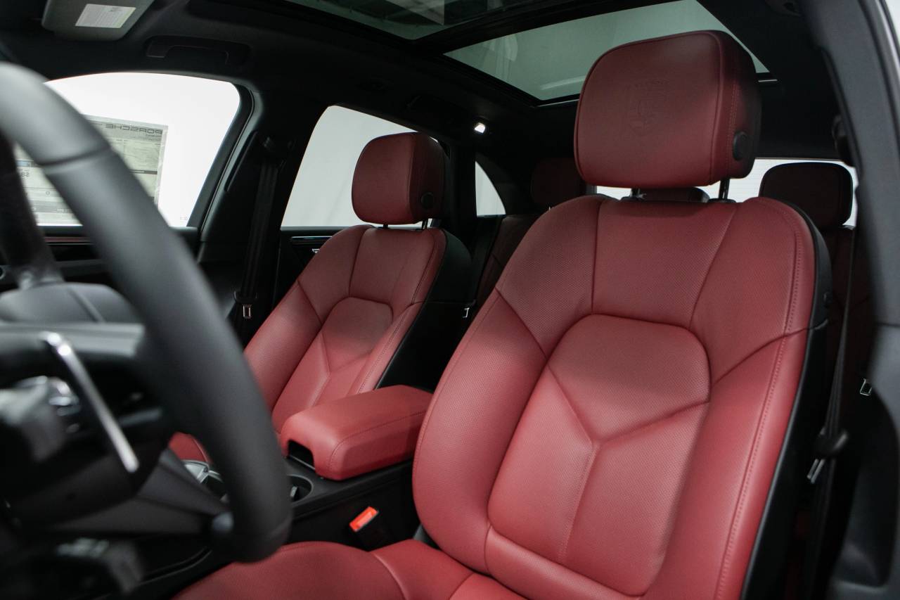 Thumbnail: 2026 Porsche Macan - 5