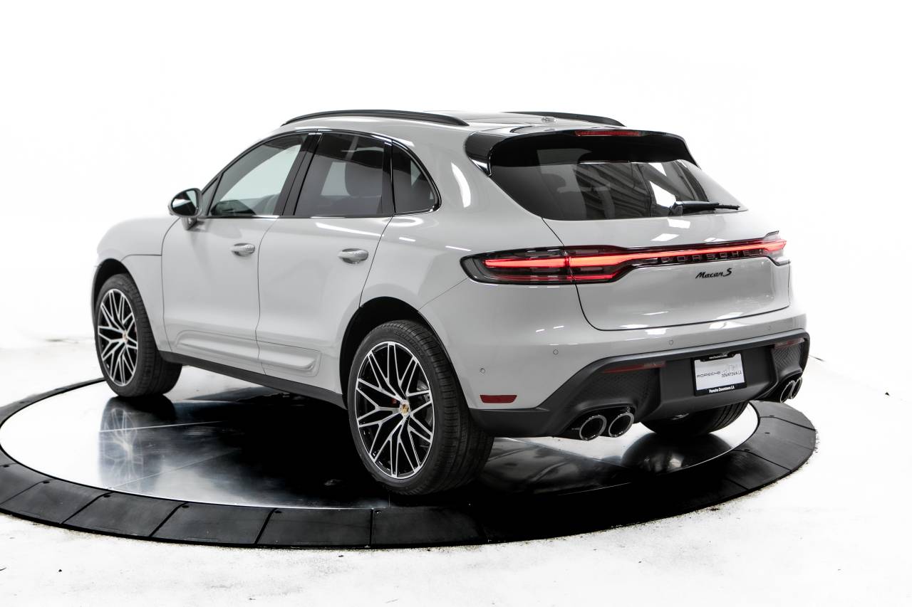 Thumbnail: 2025 Porsche Macan - 3