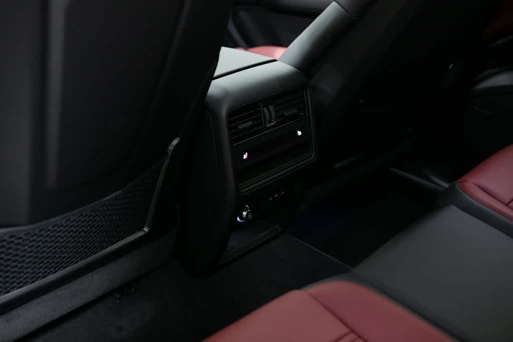 Thumbnail: 2025 Porsche Cayenne - 32