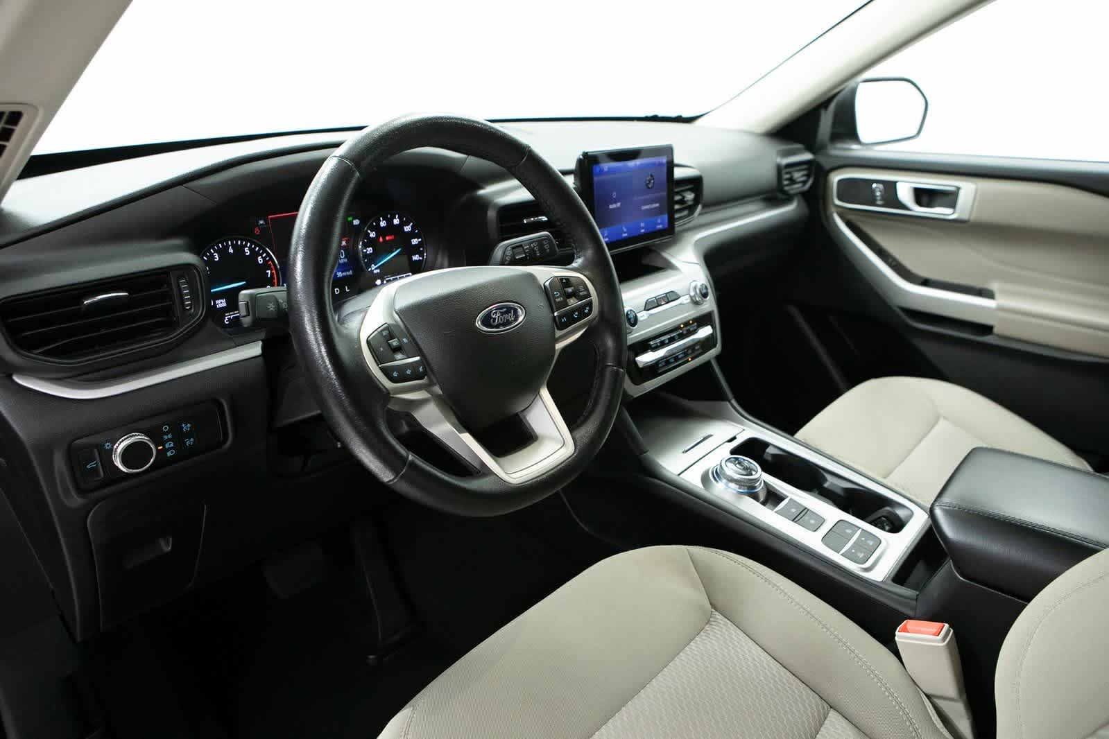 2023 Ford Explorer XLT photo 4