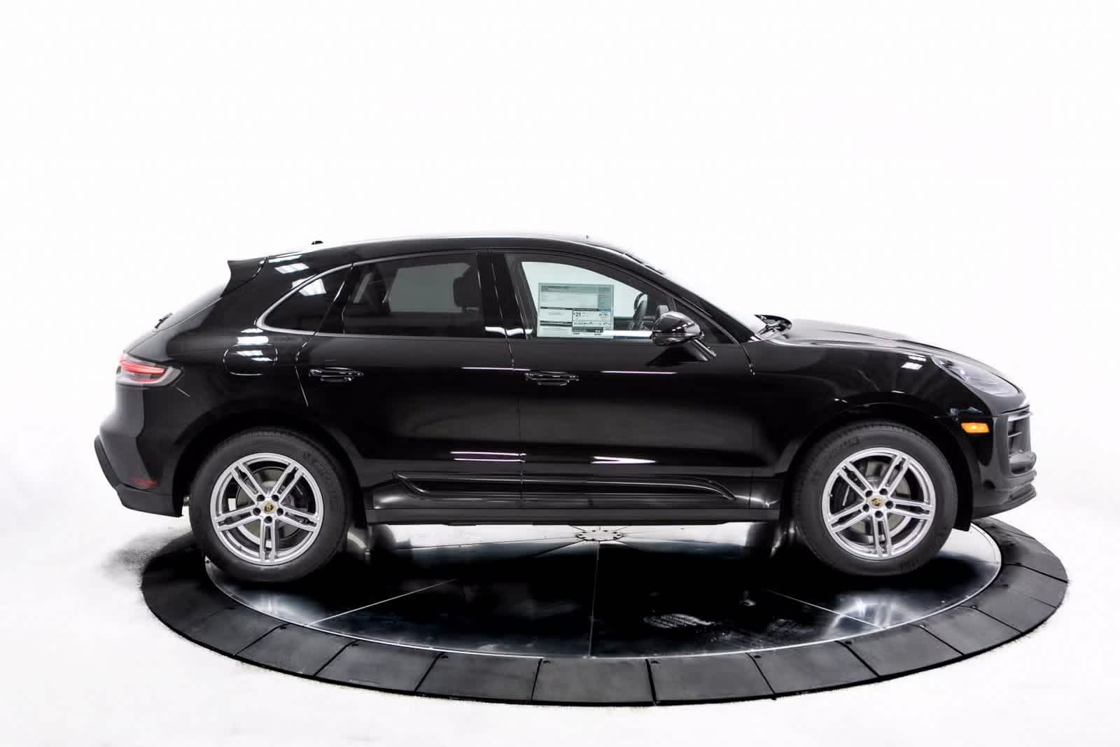 Thumbnail: 2025 Porsche Macan - 8