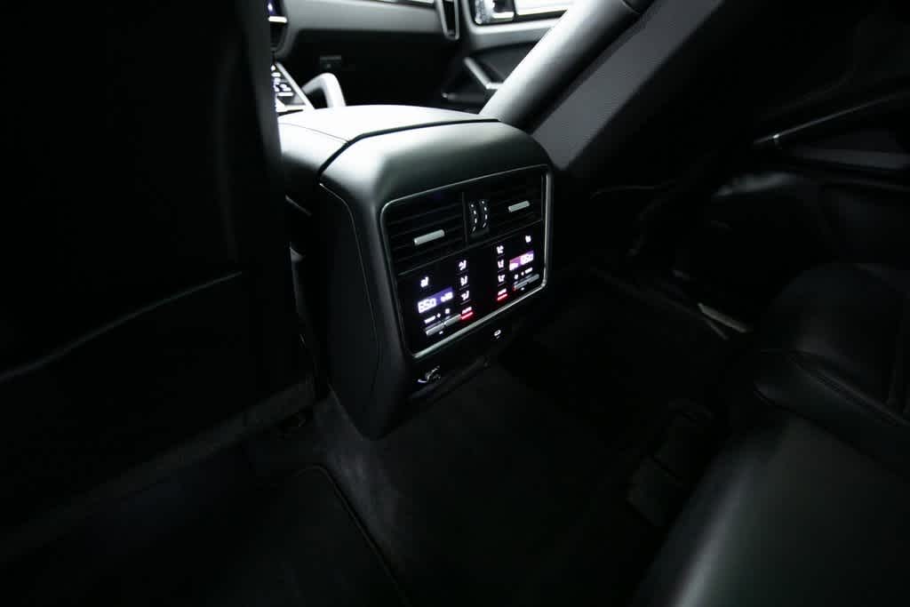 Thumbnail: 2022 Porsche Cayenne - 26