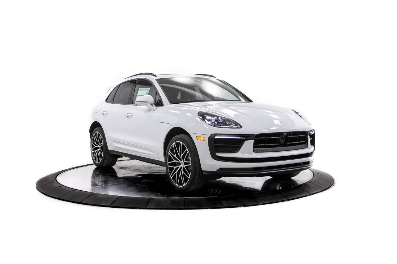 Thumbnail: 2026 Porsche Macan - 9