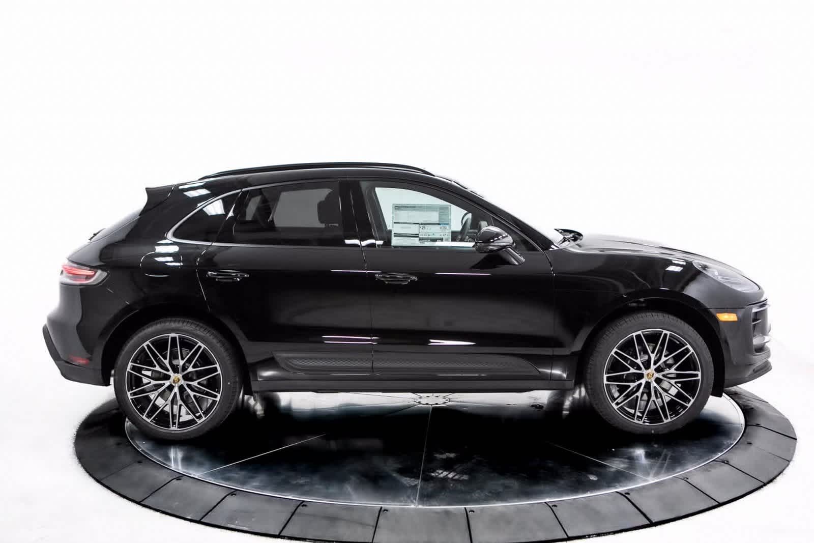 Thumbnail: 2025 Porsche Macan - 8