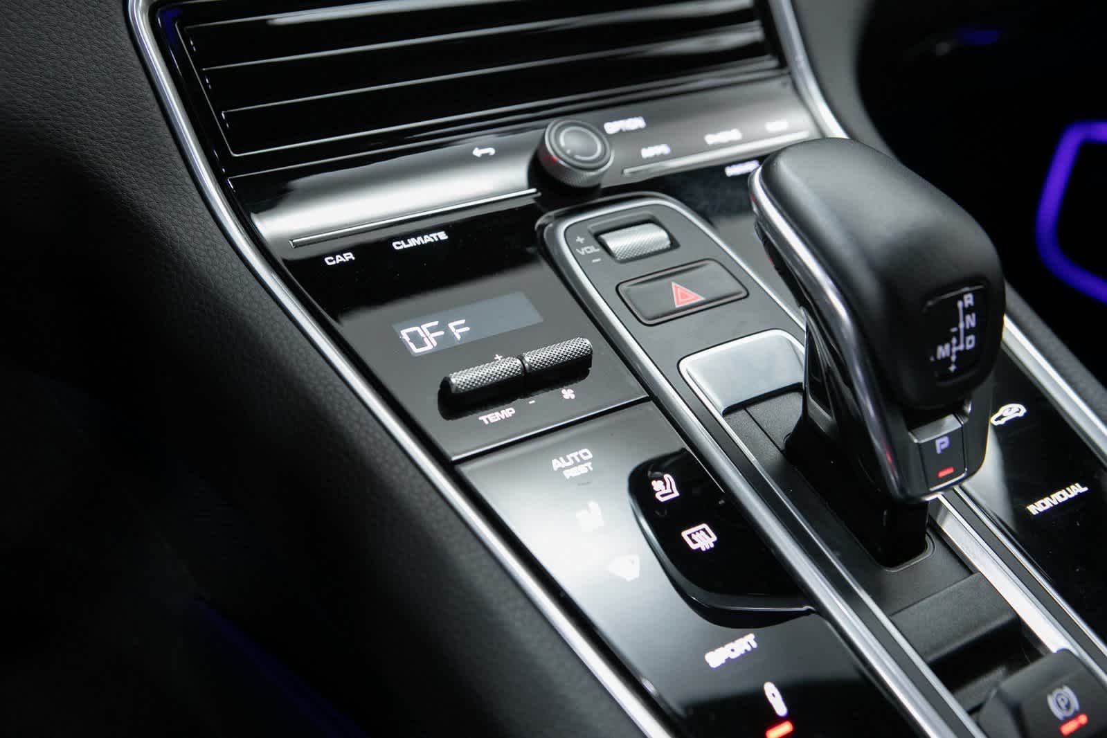 Thumbnail: 2023 Porsche Panamera - 22