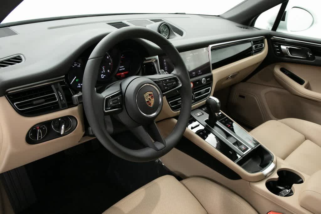 Thumbnail: 2025 Porsche Macan - 4
