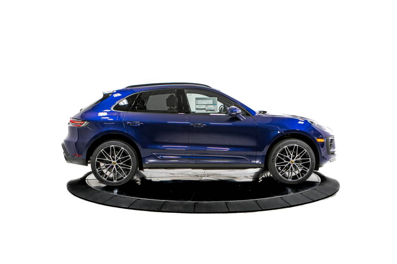 Thumbnail: 2026 Porsche Macan - 8