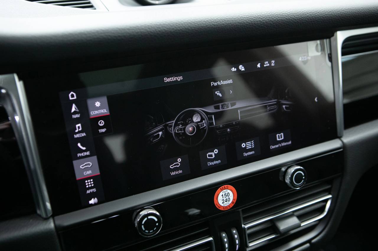 Thumbnail: 2026 Porsche Macan - 22