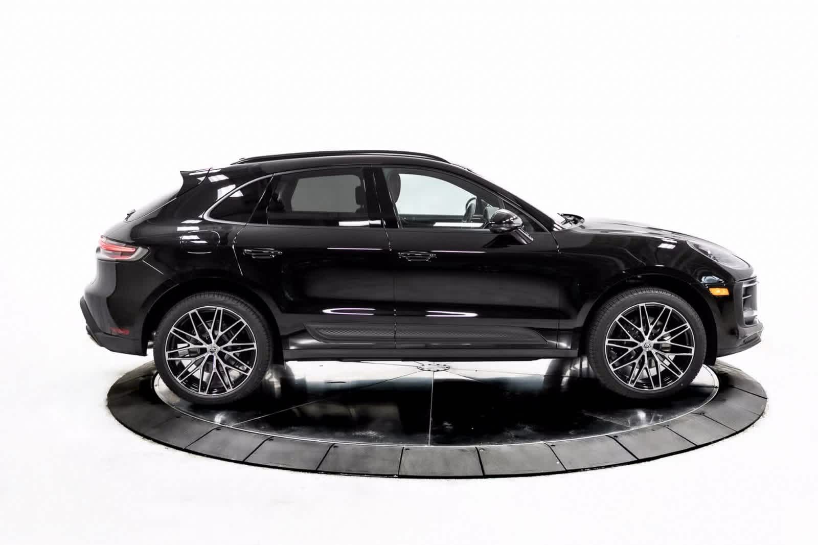 Thumbnail: 2025 Porsche Macan - 8