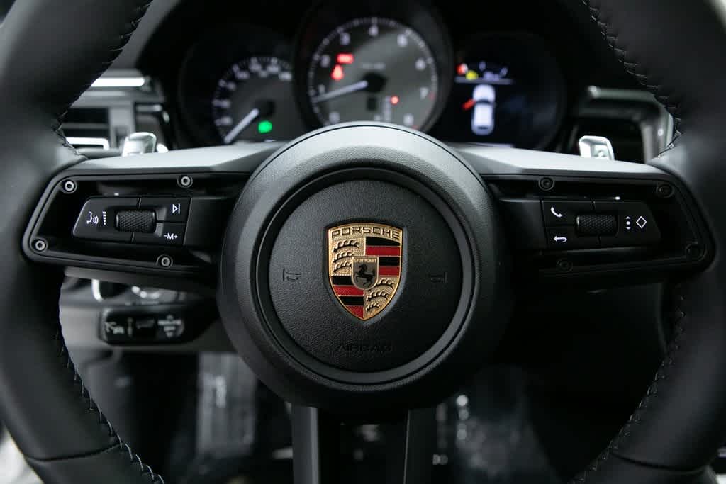 Thumbnail: 2025 Porsche Macan - 14