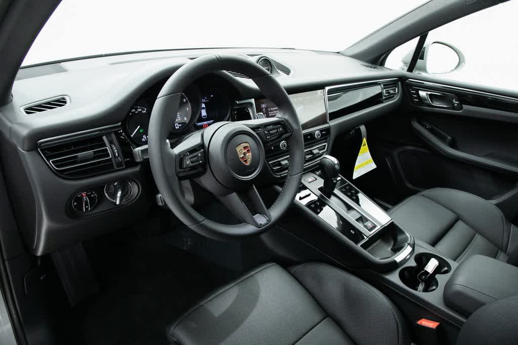 Thumbnail: 2025 Porsche Macan - 4