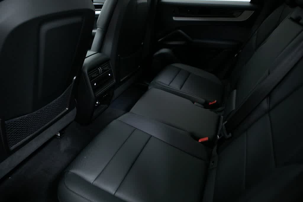 Thumbnail: 2025 Porsche Cayenne - 31