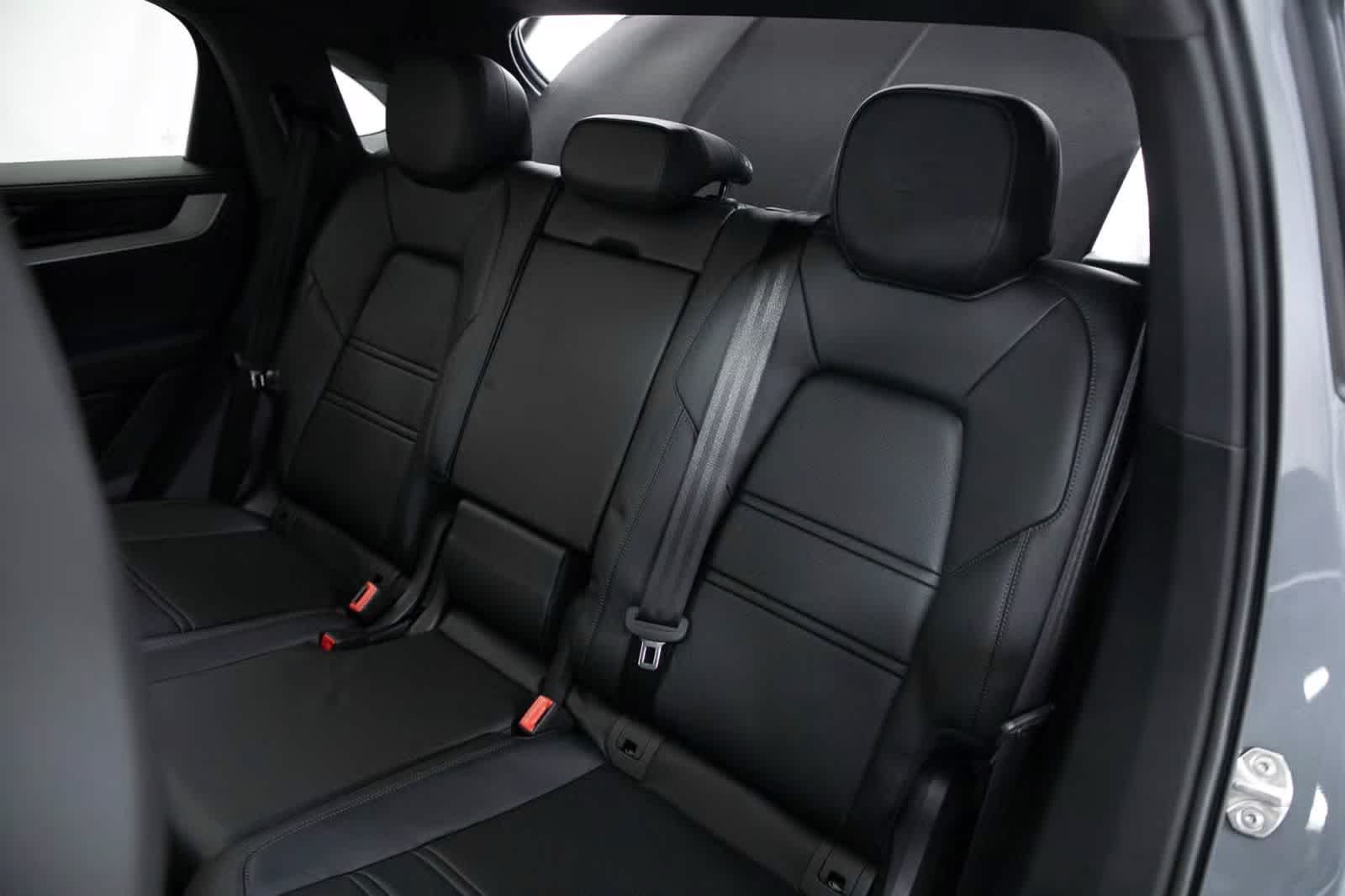 Thumbnail: 2025 Porsche Cayenne - 38
