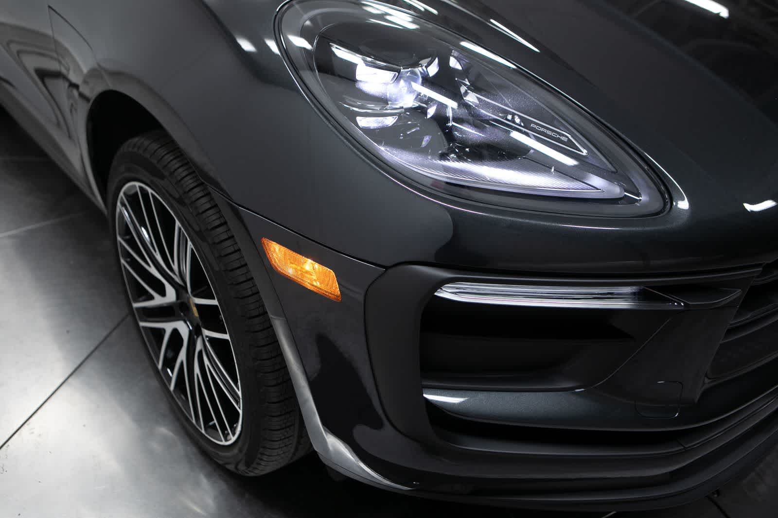 Thumbnail: 2026 Porsche Macan - 12